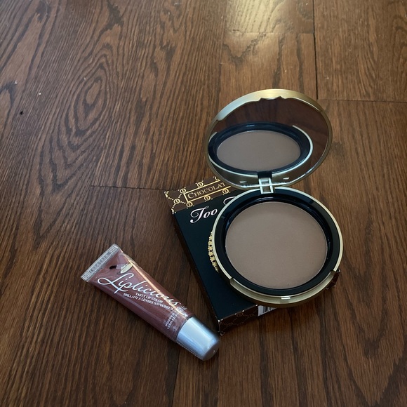 Too faced chocolate bronzer+ pancake lipgloss - Picture 3 of 4